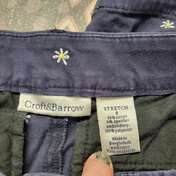 Croft & Barrow Stretch Size 8 Navy Blue Embroidered Daisy Chino Bermuda Shorts - Picture 9 of 10